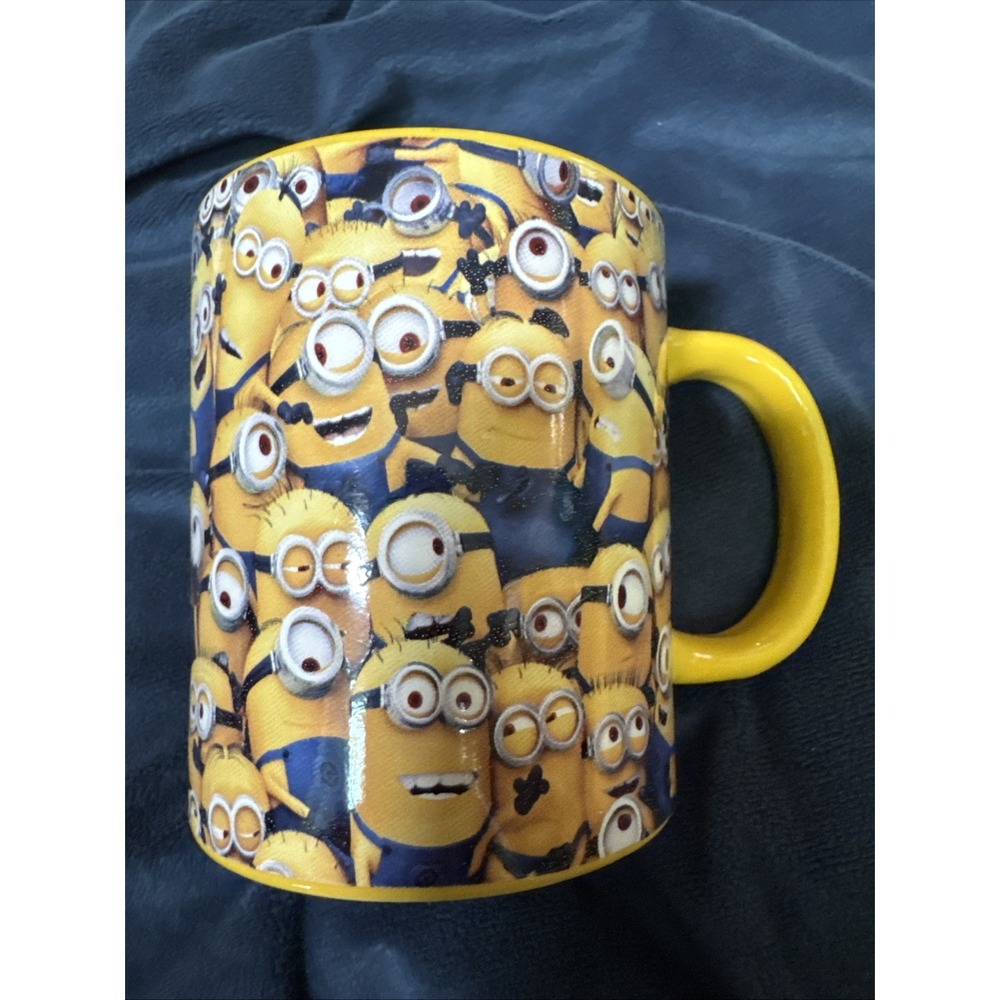 Despicable Me MINIONS Mug 14 oz. Universal Studios Movie Silver Buffalo Coffee‎